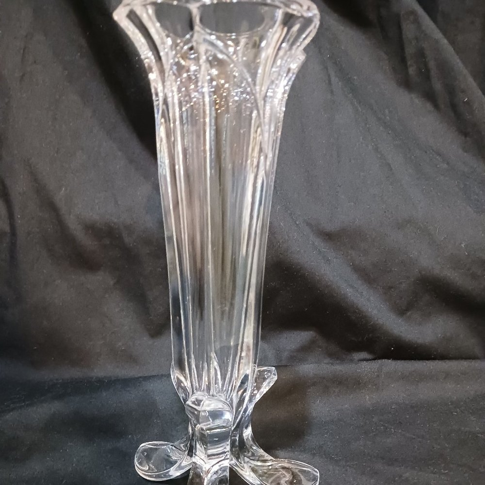 3 footed crystal vase